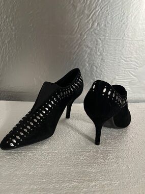 Van Eli Black Suede Pointed Toe Heels with Studded Cutoutsu Narrow